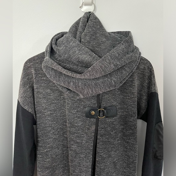 Rebecca King sweater - Picture 2 of 6